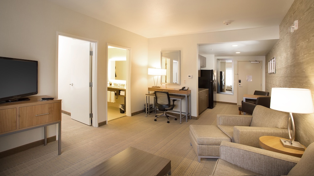 Suite, 1 Queen Bed, Accessible (Communication Accessible) photo 1