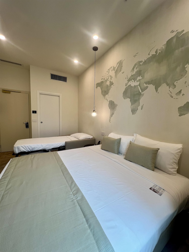Standard Room, 1 Queen Bed, Non Smoking (with Single Sofabed) - Photo 1