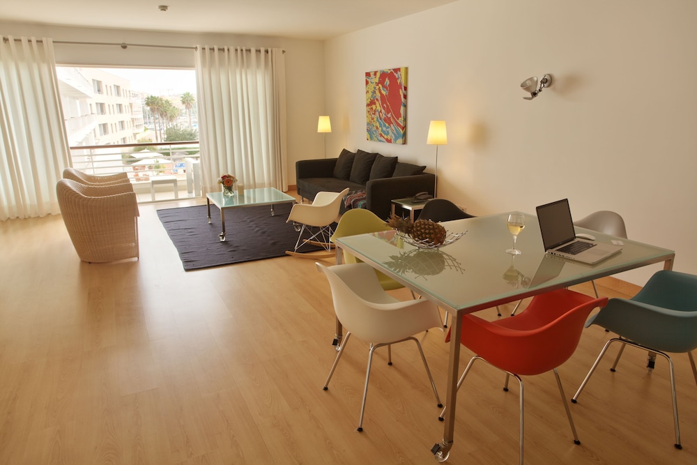 Superior Apartment, 3 Bedrooms, Pool View