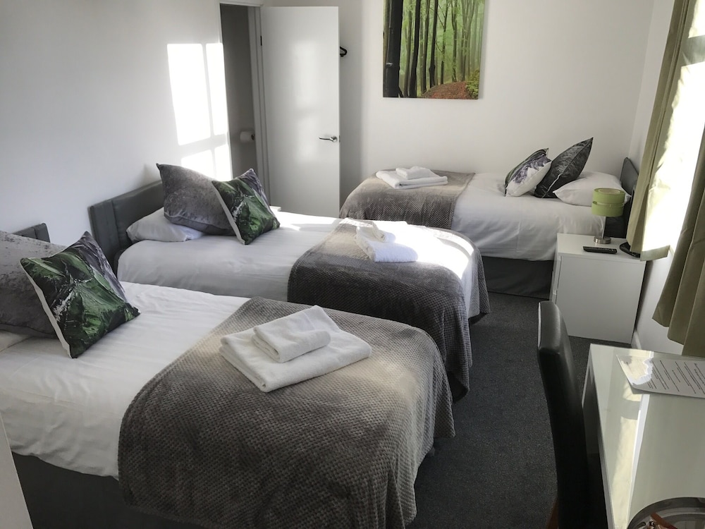 Standard Triple Room, Ensuite photo 1