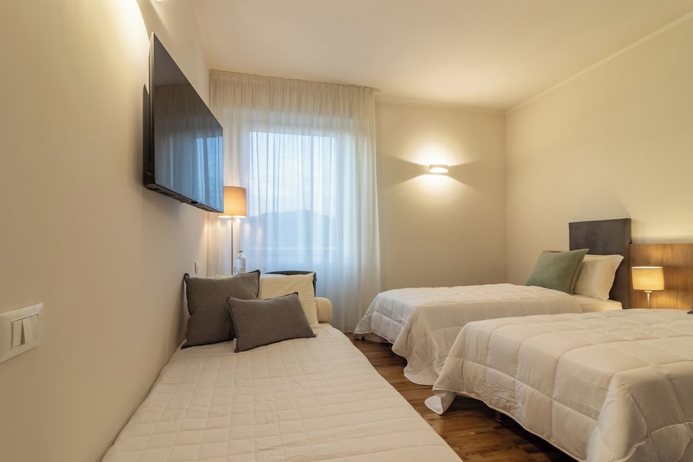 Deluxe Triple Room, City View