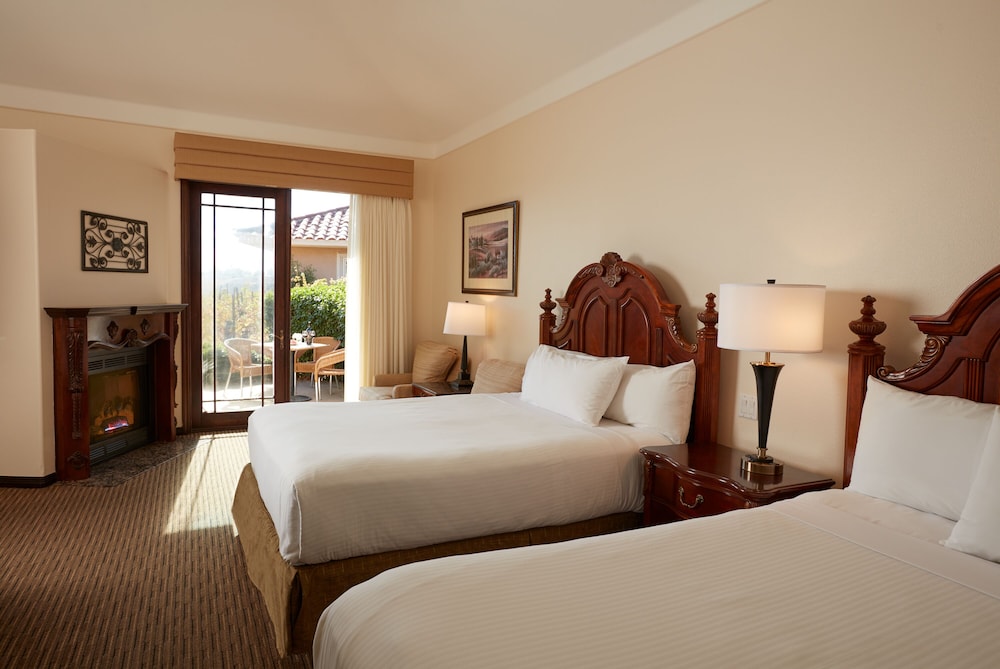 Deluxe Room, 2 Queen Beds (Deluxe Two Queen Villa) - Photo 1