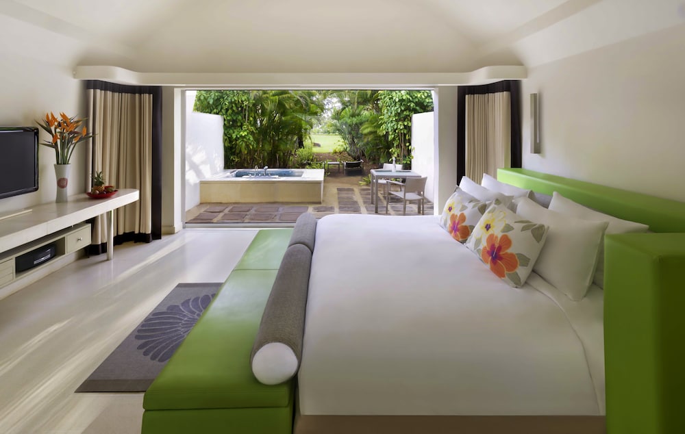 Family Suite, 1 King Bed, Terrace, Garden View (SO Family - Sea facing) photo 3