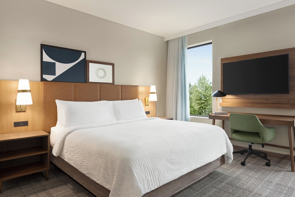 Suite, 1 Bedroom, Kitchen (1 King Bed) - Photo 2