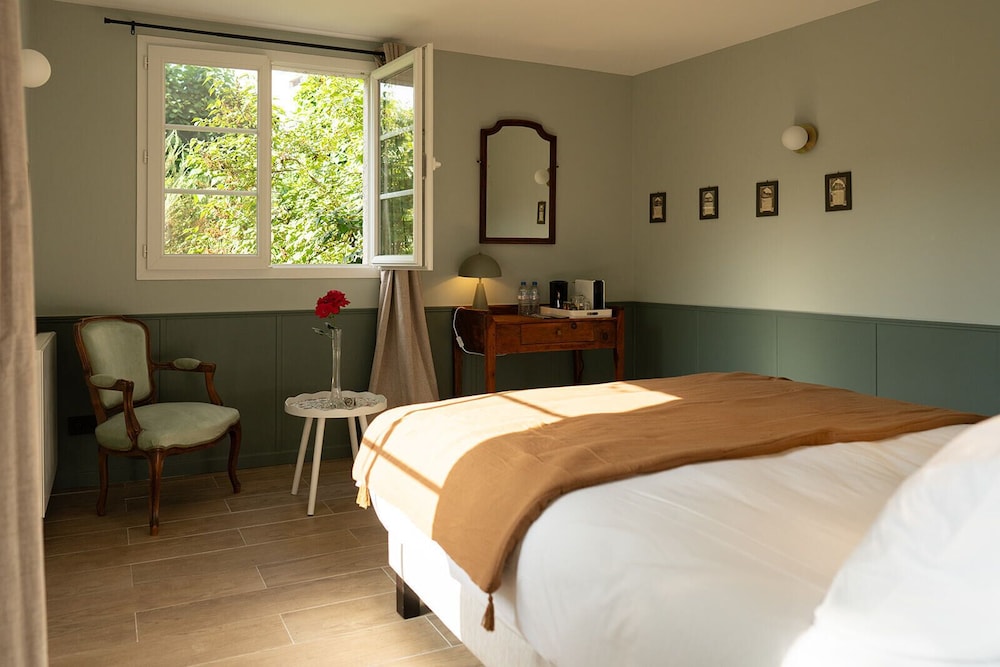 Classic Double Room, Garden View