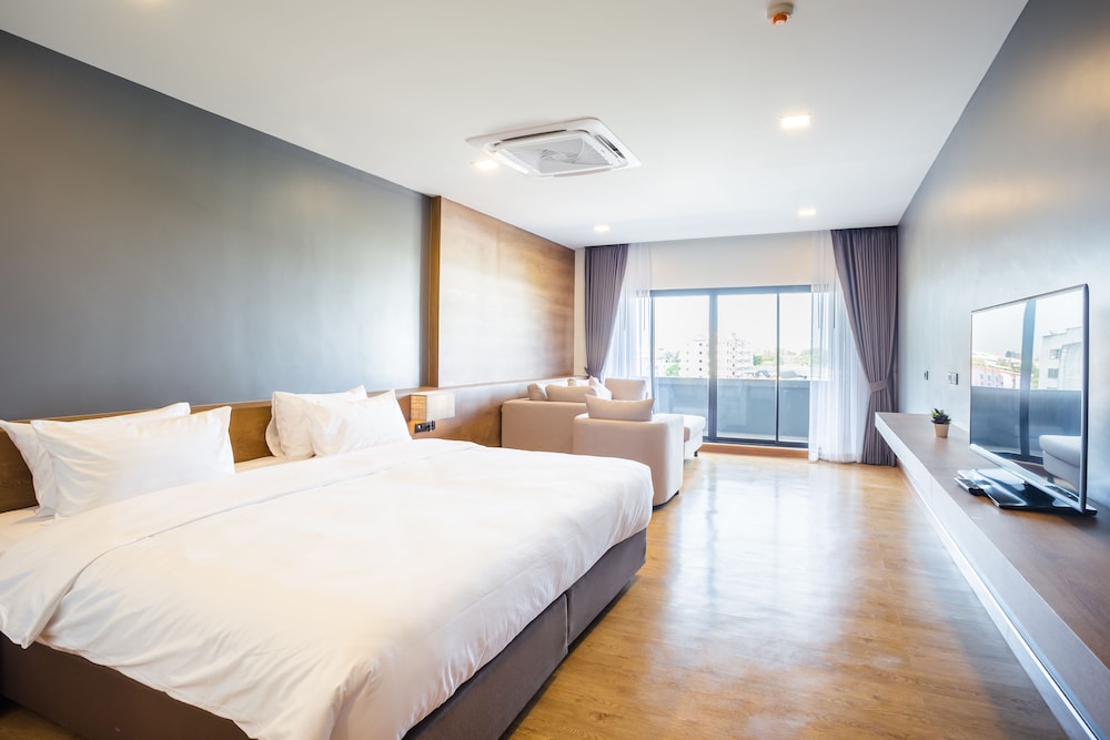 Executive King Room with Private Balcony - Photo 3