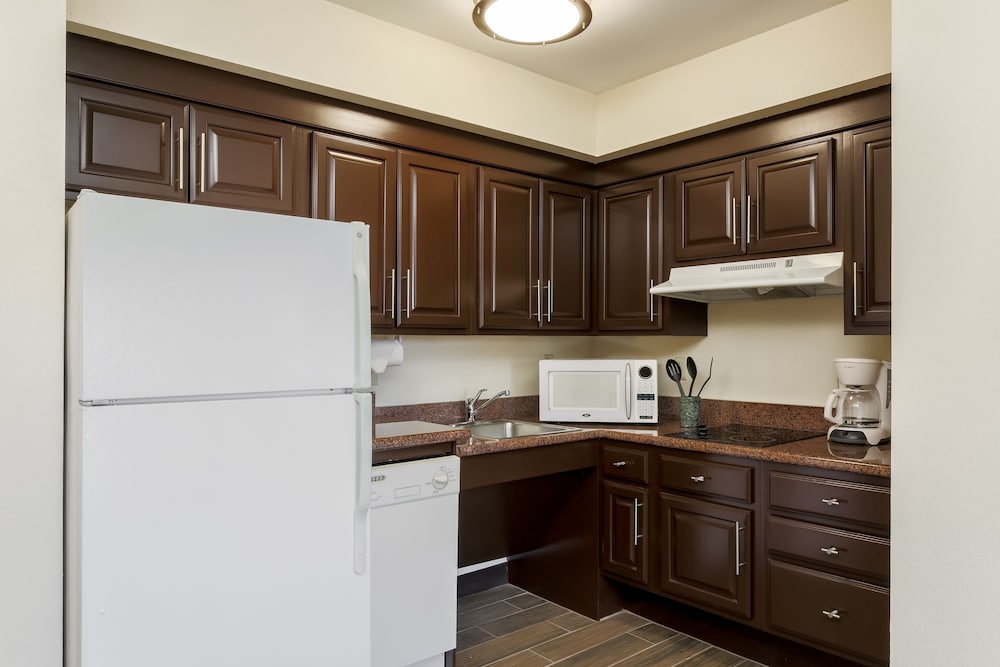 Suite, 2 Bedrooms, Kitchen - Photo 5