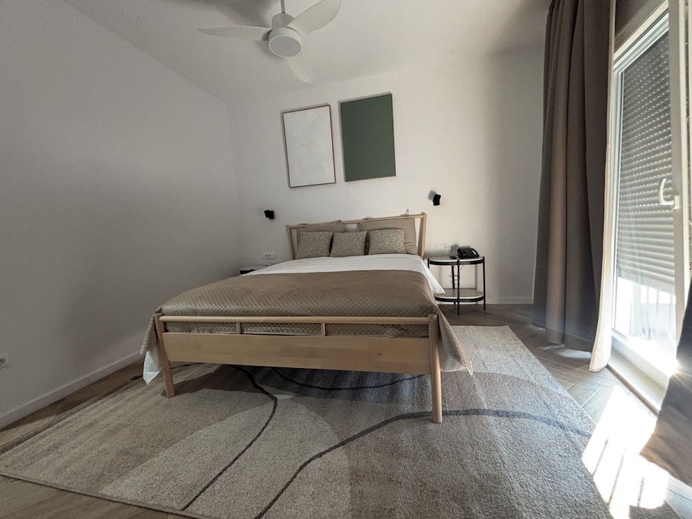 Deluxe Studio Suite