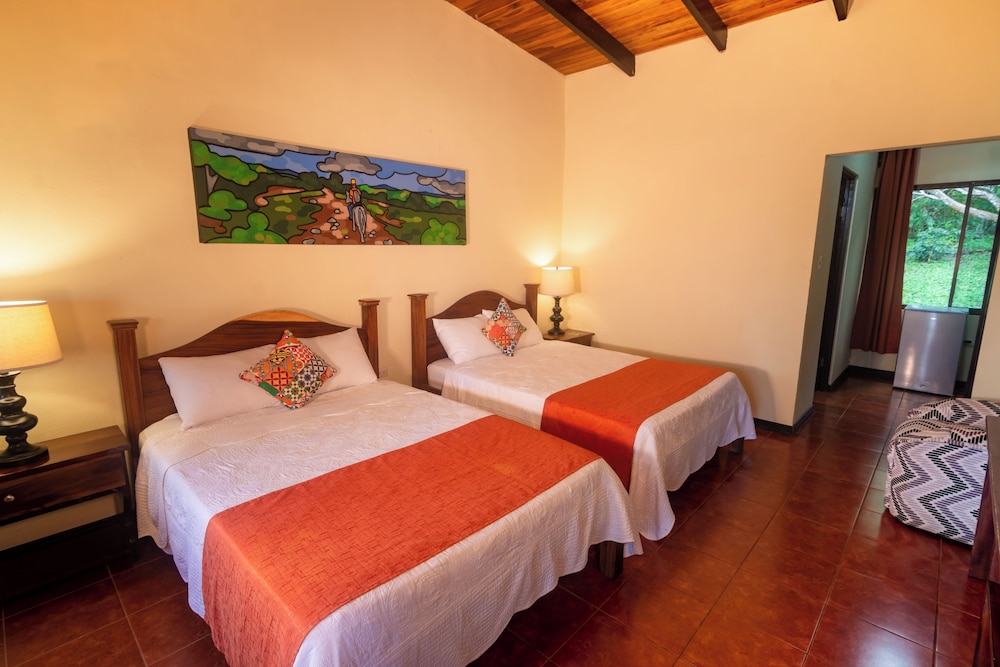Standard Room, 2 Double Beds, Garden View photo 3
