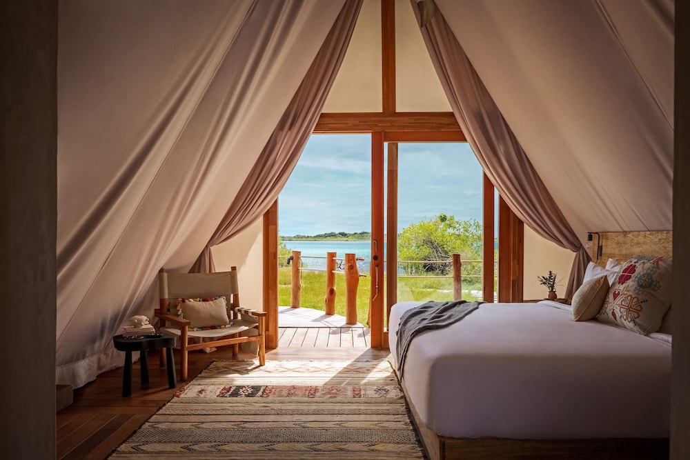 Room (Lagoon) - Photo 1