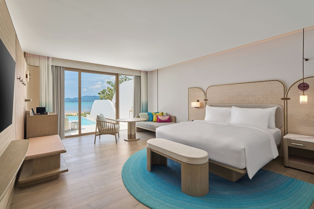 Beachfront Pool Suite, 1 King Bed