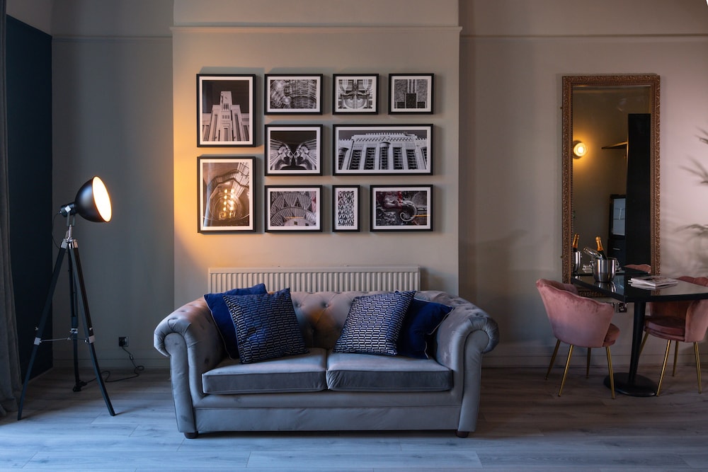 Grand Suite, 1 King Bed, Non Smoking, City View, photo 6