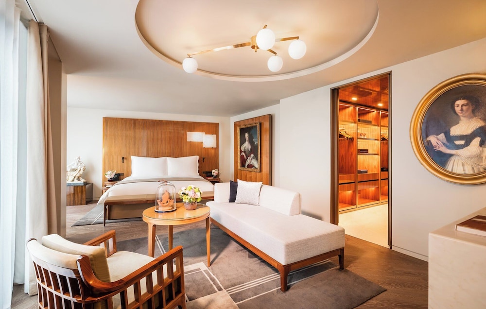 Presidential Suite photo 1