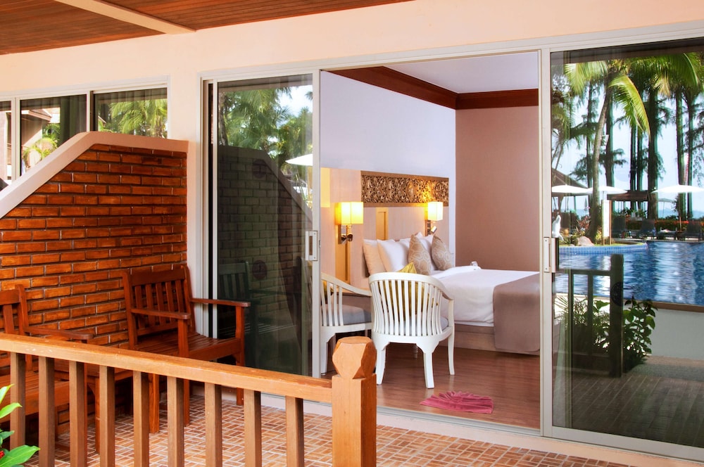 Deluxe Room, 1 King Bed, Non Smoking, Terrace - Photo 8