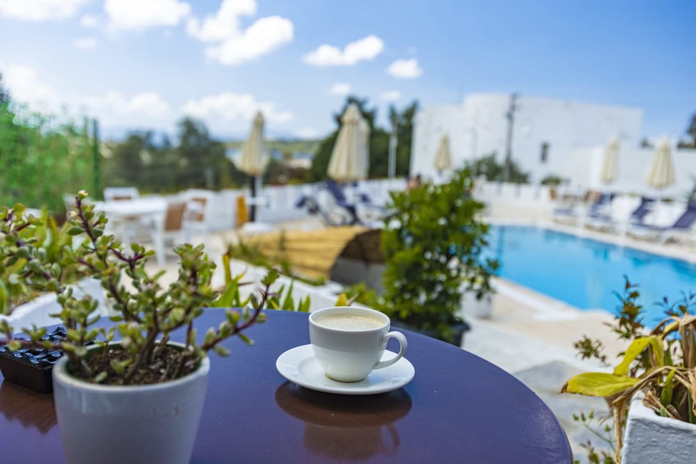 Deluxe Double Or Twin Room, Patio, Sea View - Photo 4