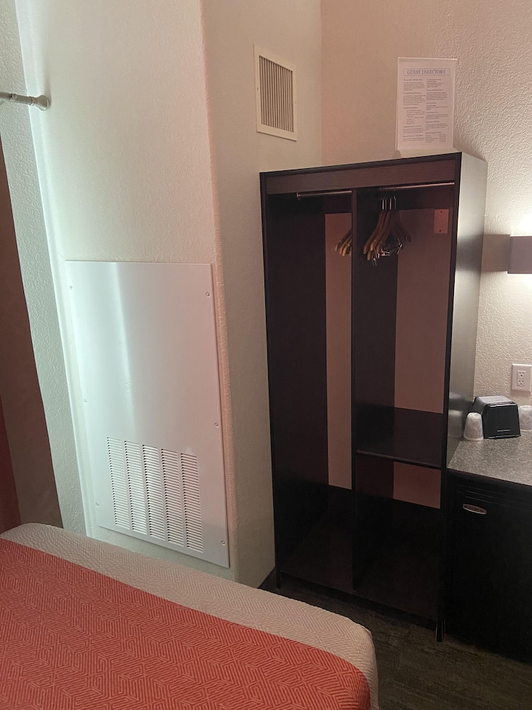 Standard Room, 2 Double Beds, Non Smoking photo 3