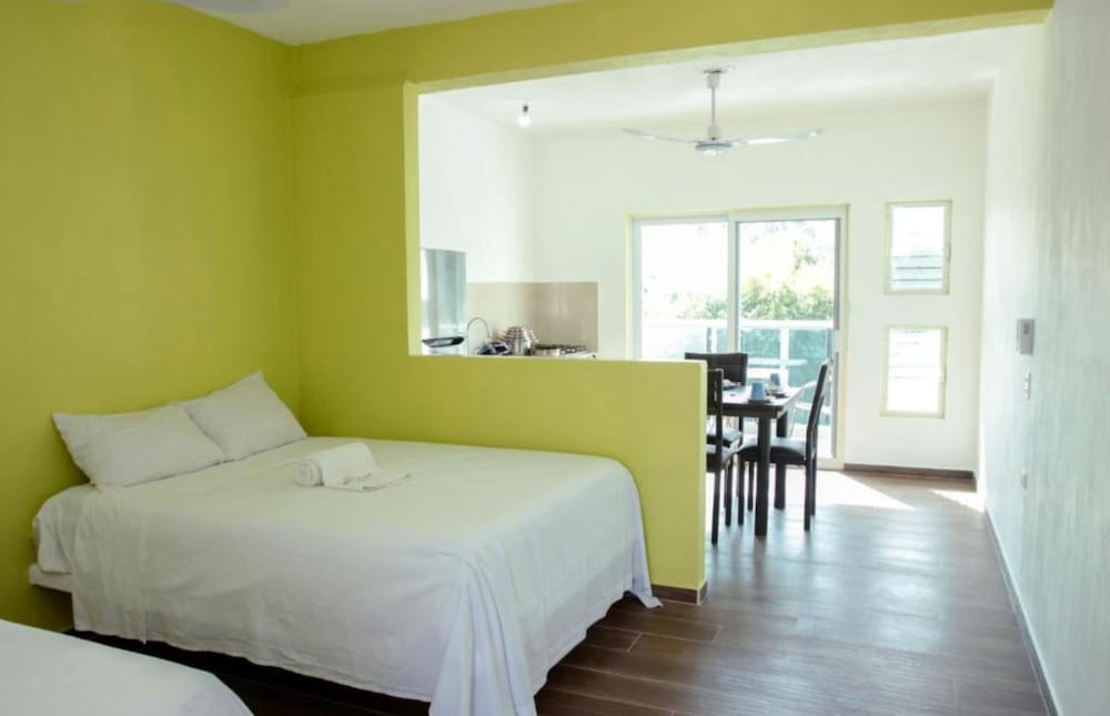Junior Suite with Balcony - Photo 18