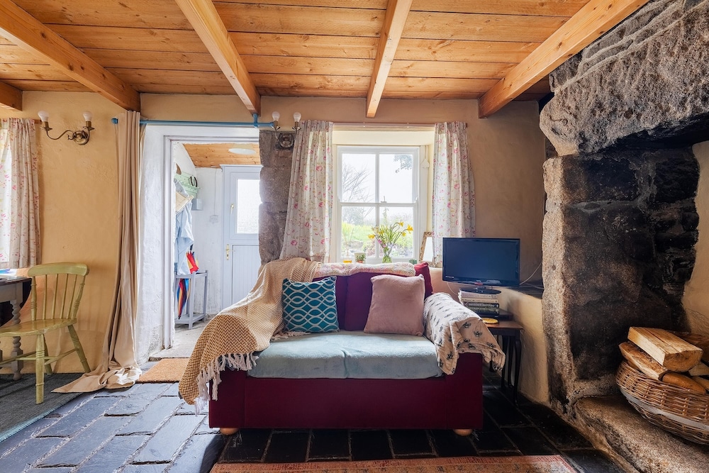 Suite, 2 Bedrooms, Non Smoking - Photo 2