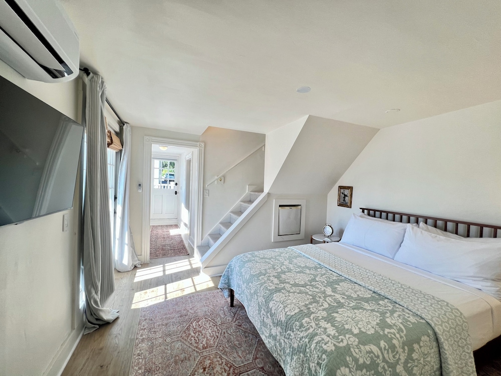 Grand Suite, 2 Bedrooms, Balcony, Corner