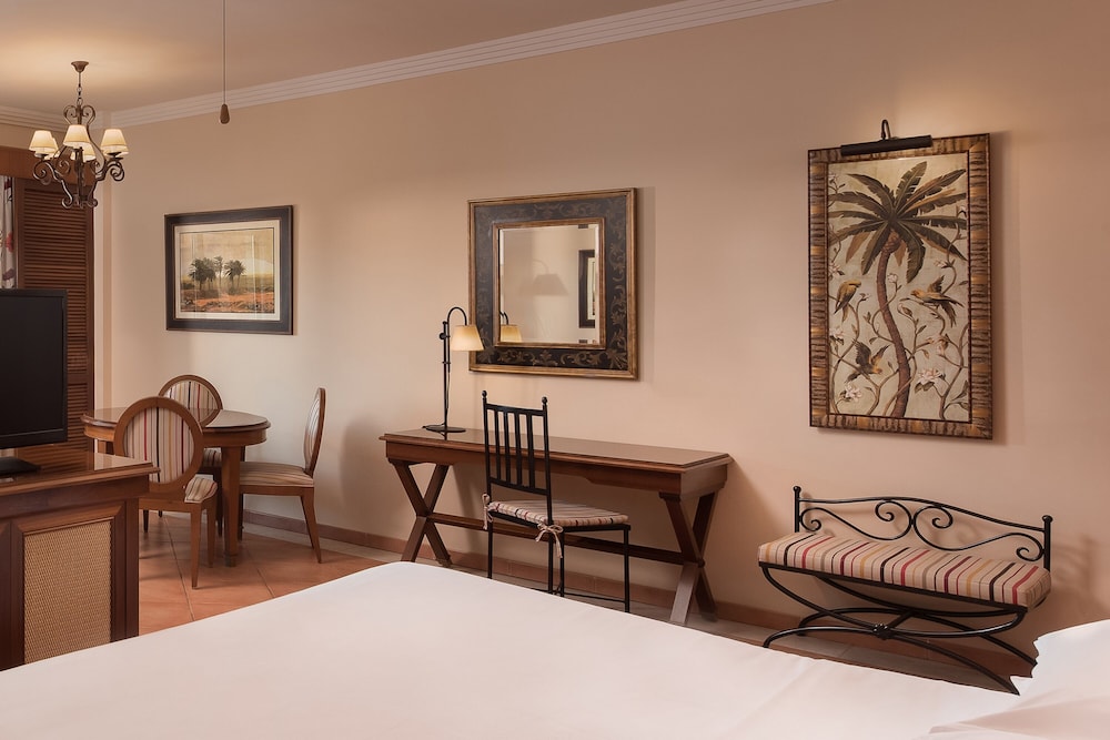 Junior Studio Suite, 1 King Bed (Ocean View)