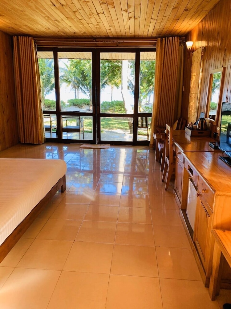 Bungalow, Beachfront photo 2