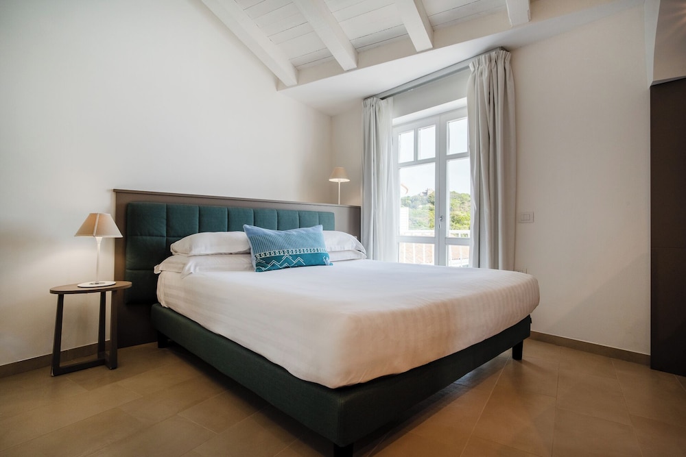 Junior Triple Room, 1 Bedroom, Balcony, Sea View - Photo 2