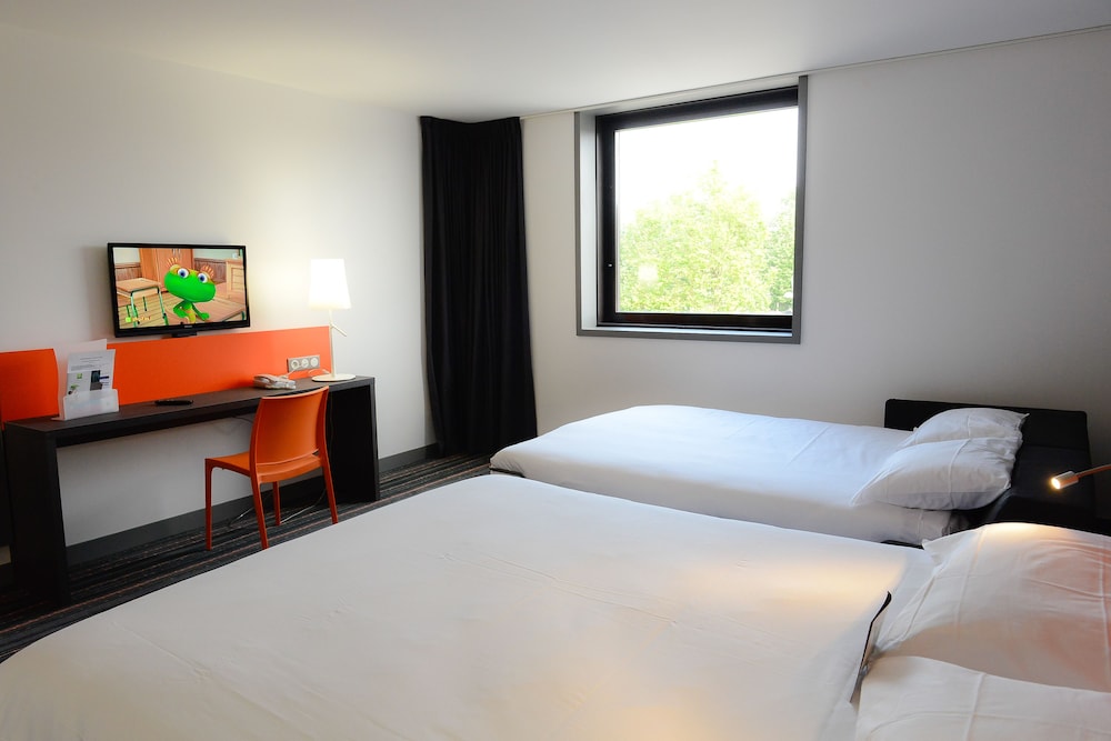 Standard Suite, 1 Double Bed with Sofa bed, photo 6