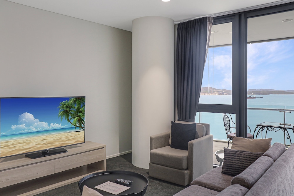 Suite, 2 Queen Beds, Harbor View (High Floor) - Photo 8