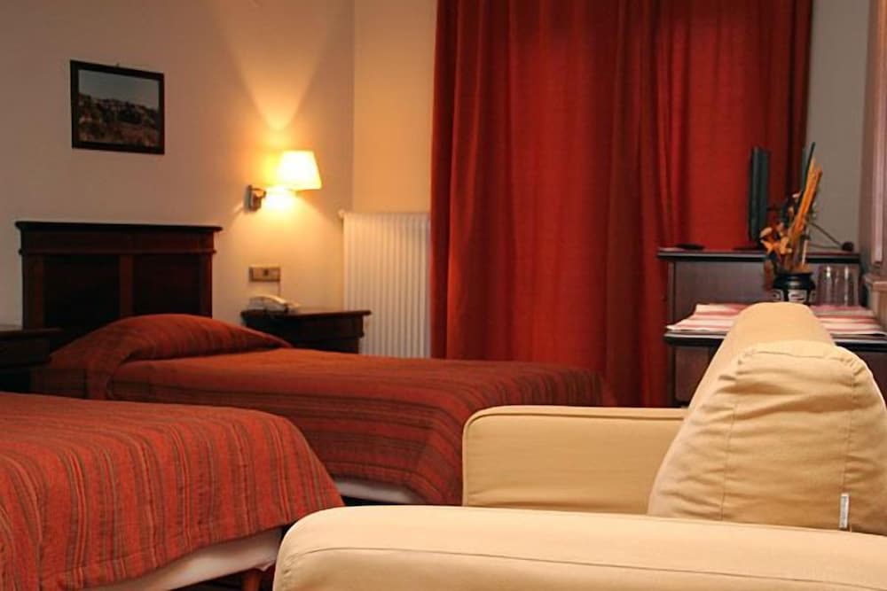 Standard Double or Twin Room photo 1