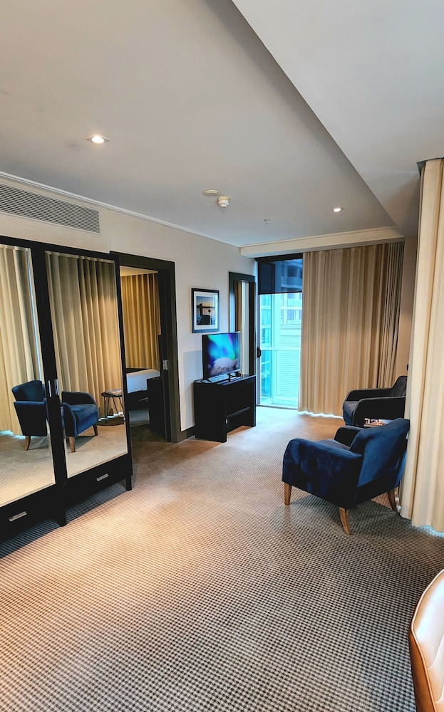 Junior King Suite Balcony, Pool View