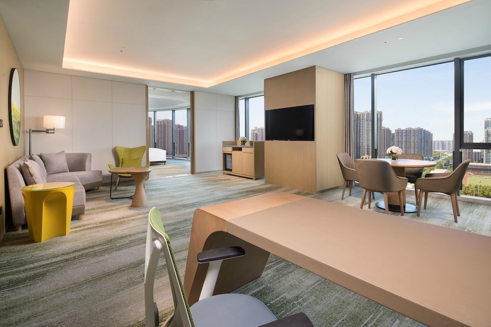 Suite, 1 King Bed (High Floor)