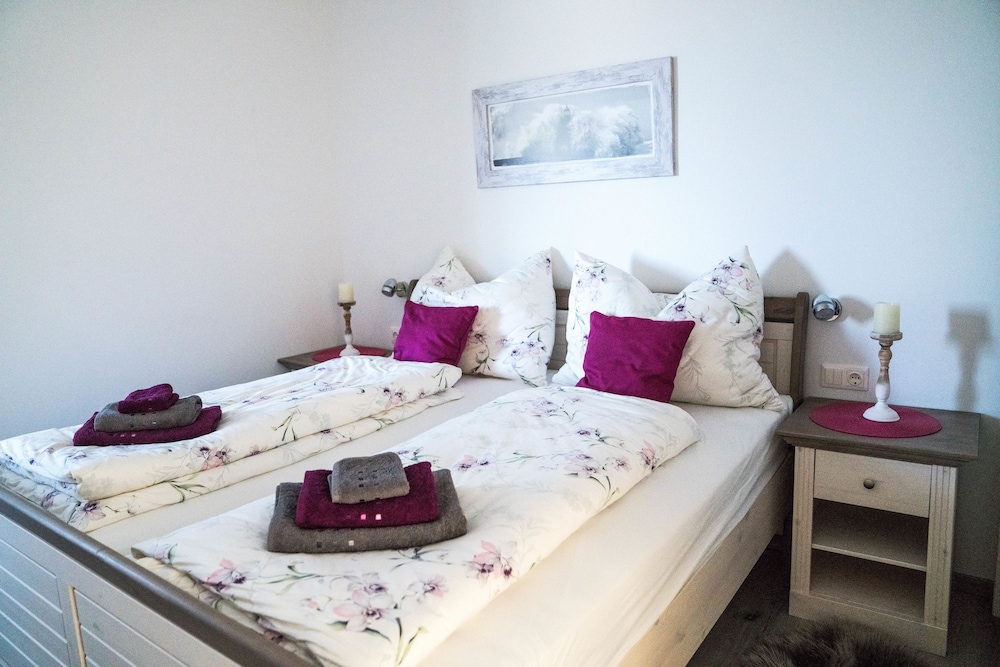 Deluxe Double Room, 1 King Bed (Bordeaux / Grey Nr 10) photo 1