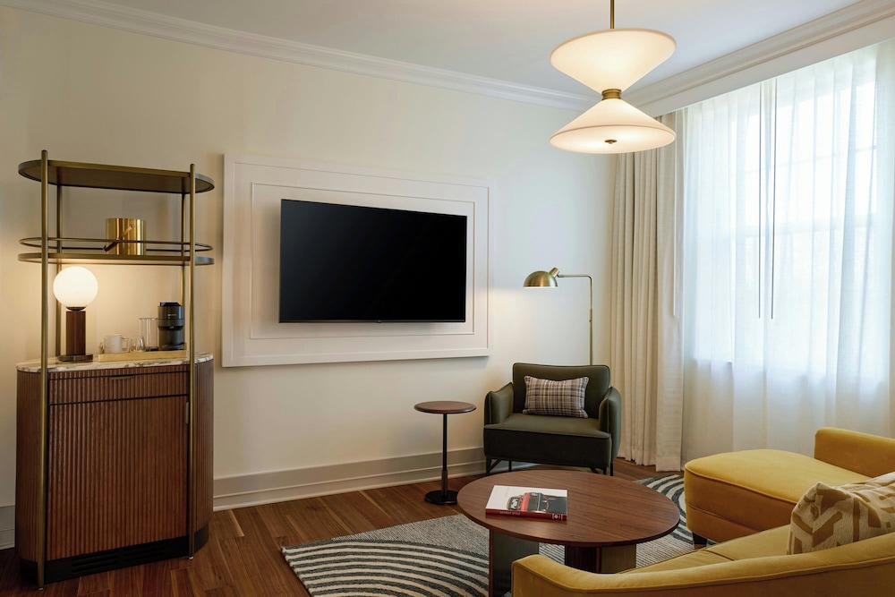 Junior Suite, 1 King Bed - Photo 2