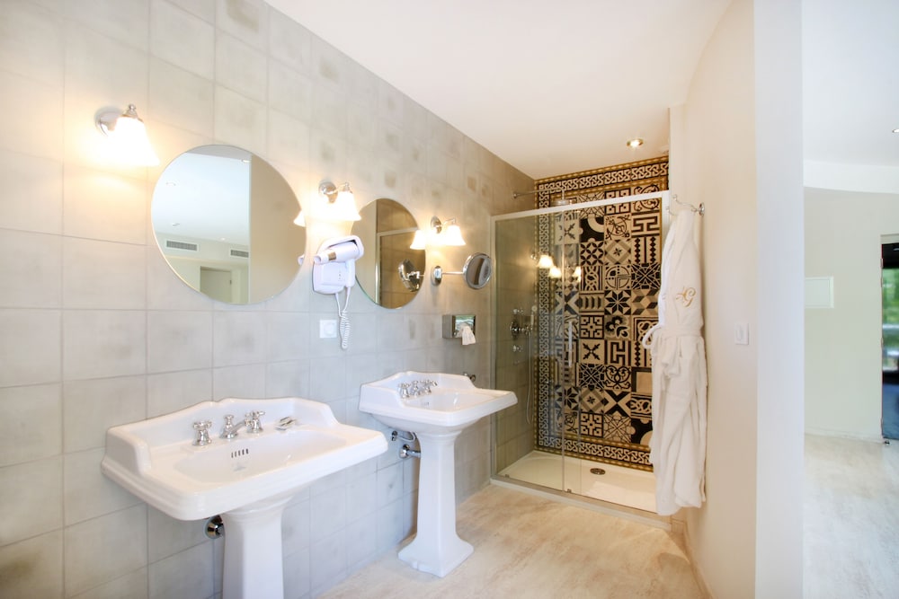 Suite, 1 Queen Bed, Terrace photo 2