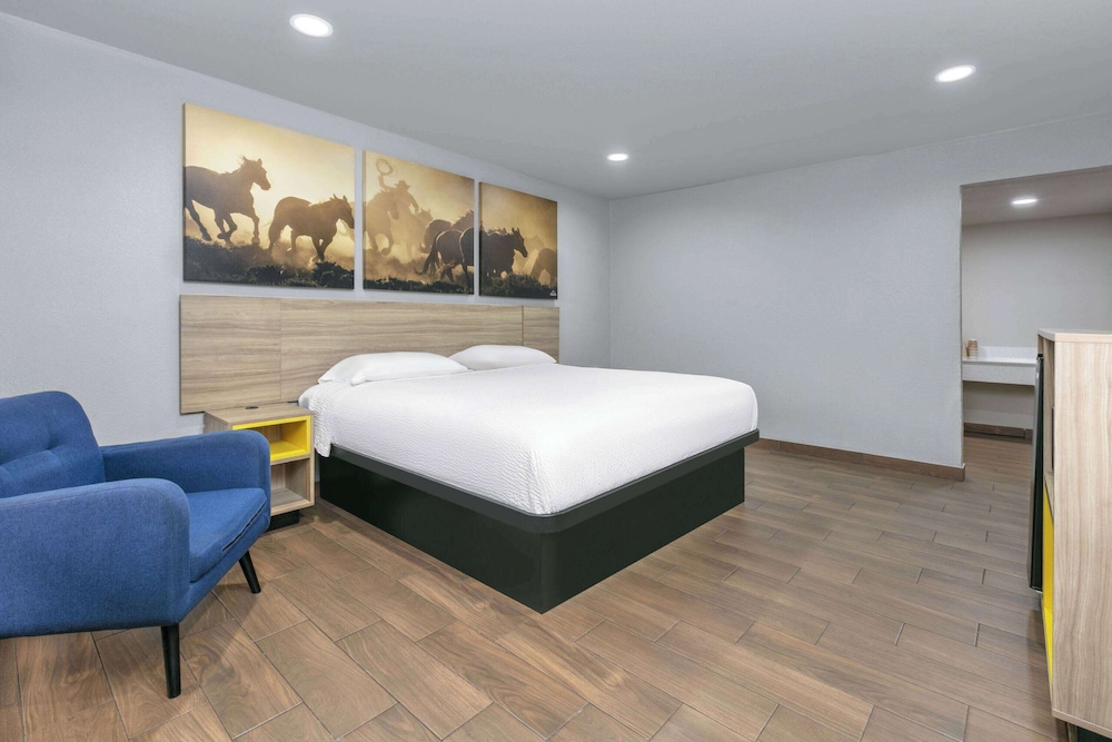 Room, 1 King Bed, Non Smoking photo 1