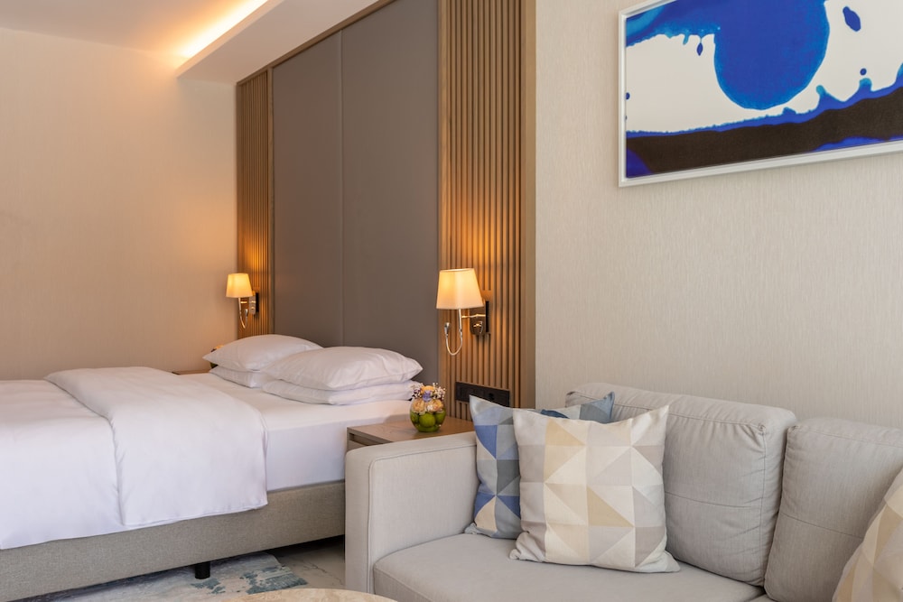 Premium Room, 1 King Bed, Private Pool, Sea View - Photo 5