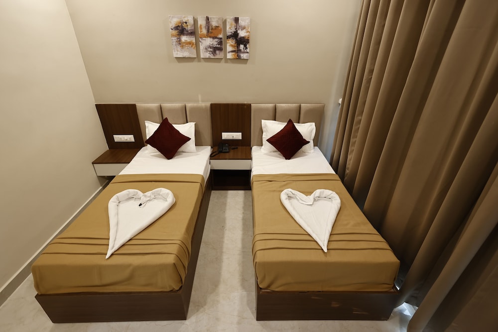 Deluxe Twin Room, City View photo 2