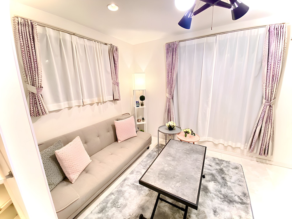 Basic House photo 1