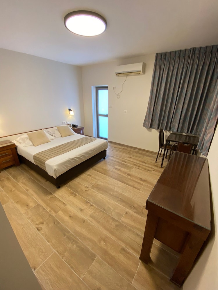Quadruple Room - Photo 4