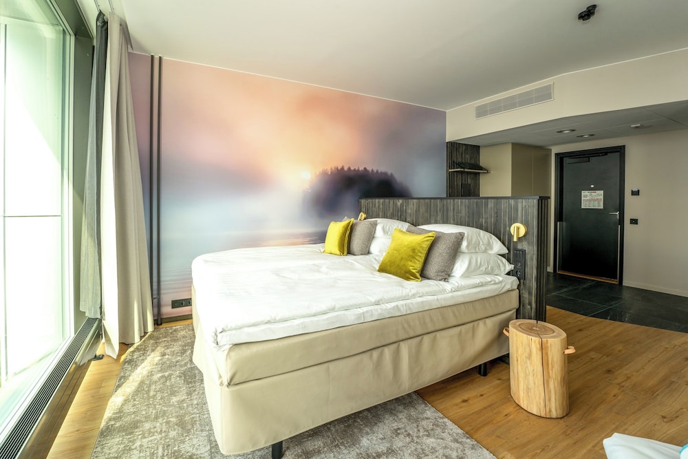Superior Room, 1 King Bed (SuperiorX - two extra beds possible) photo 1