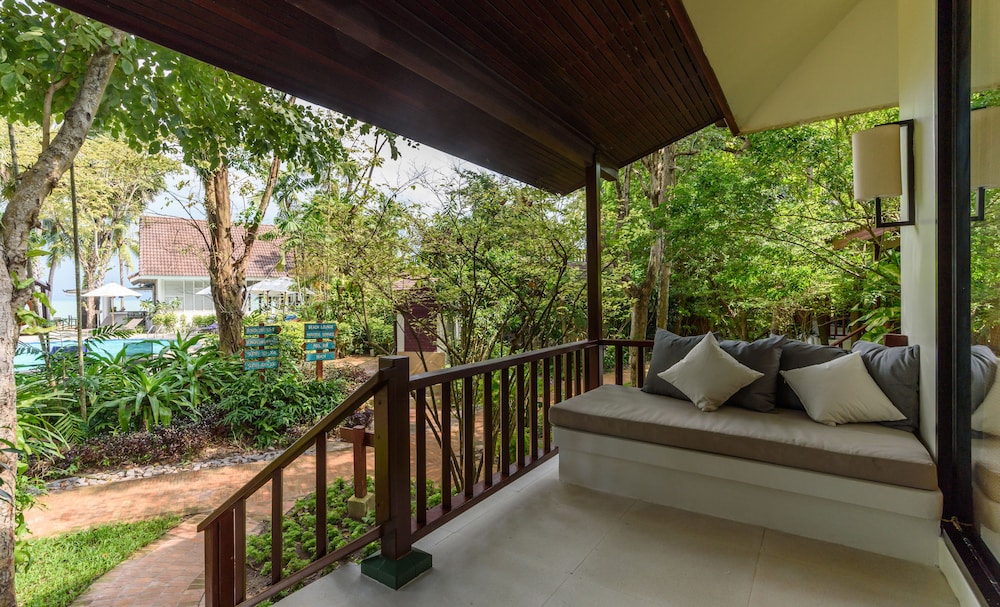 Deluxe Villa, 1 Bedroom, Pool View, Poolside - Photo 12