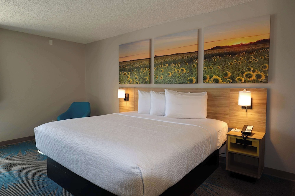 Room, 1 King Bed, Non Smoking - Photo 5