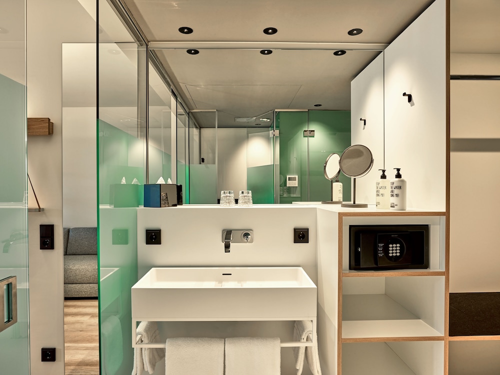 Compact Suite
