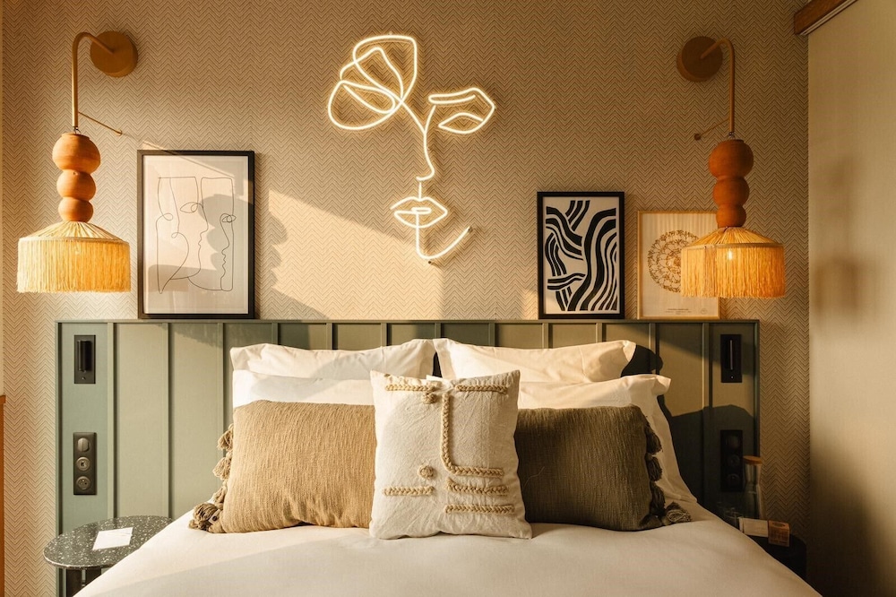 Standard Room, 1 Queen Bed, Balcony (Classic Room with balcony) photo 3