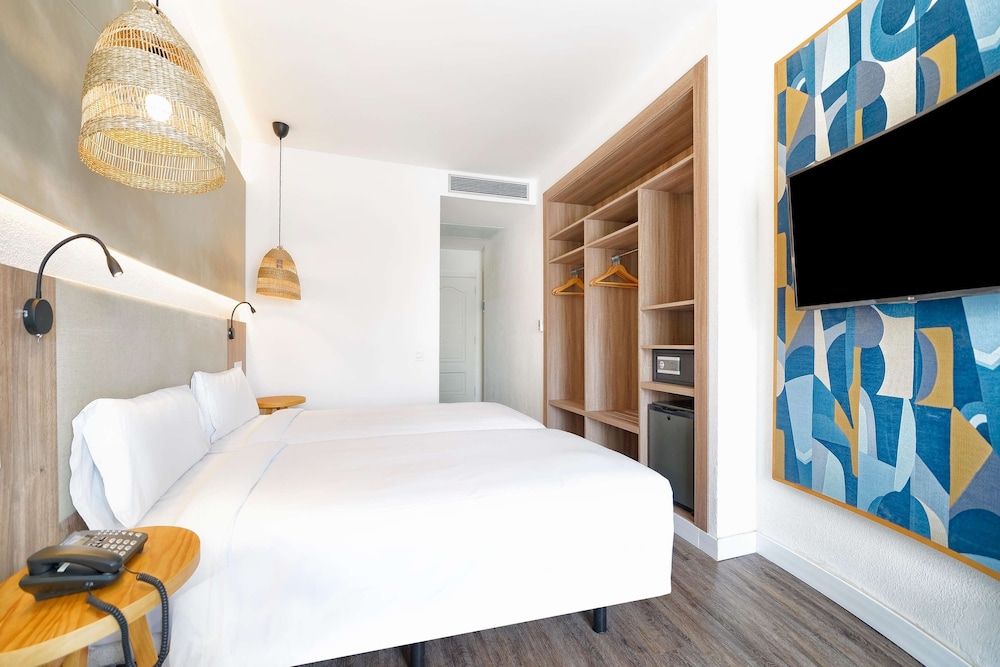 Standard Double Room (2 Adults) photo 3