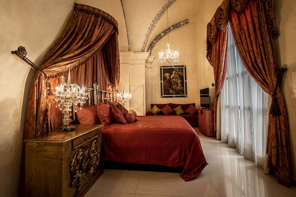 Royal Suite, 1 King Bed with Sofa bed - Photo 1
