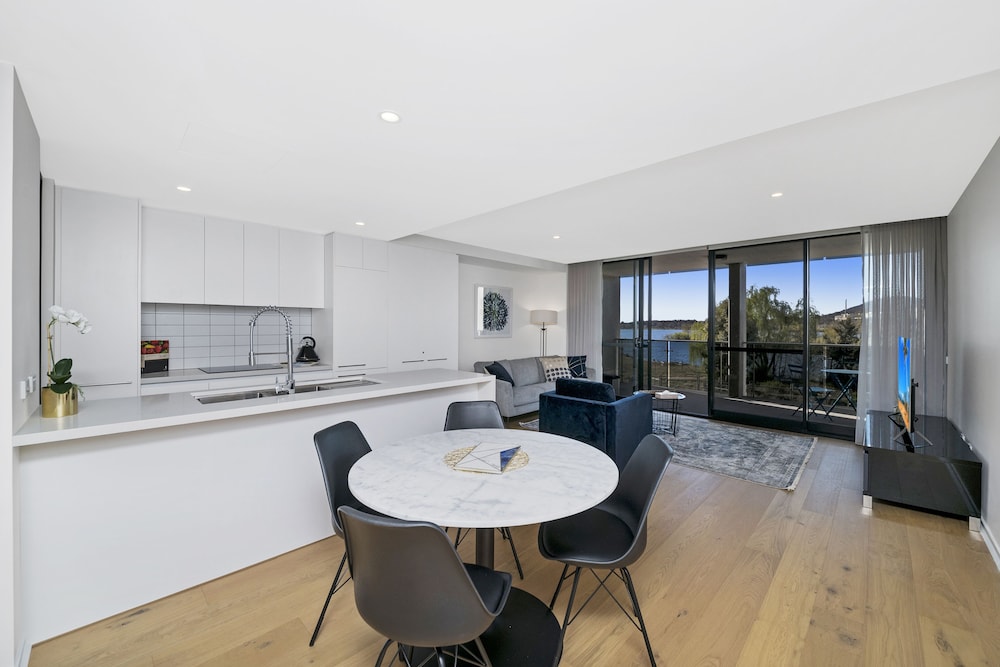 Business Apartment, 2 Bedrooms, Lake View photo 3