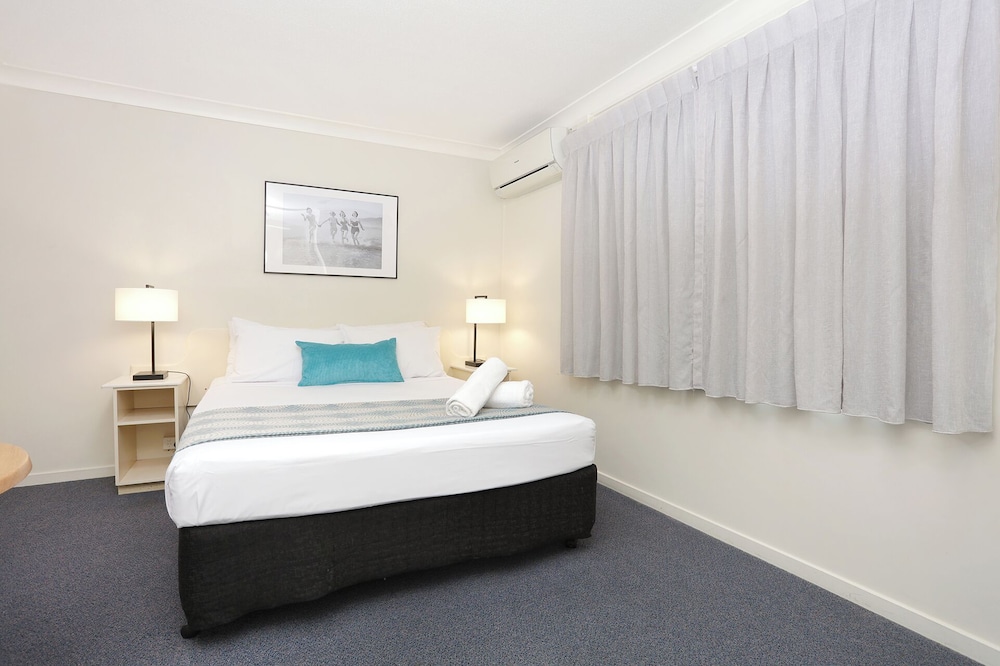 Motel Room (1 Queen Bed) photo 3