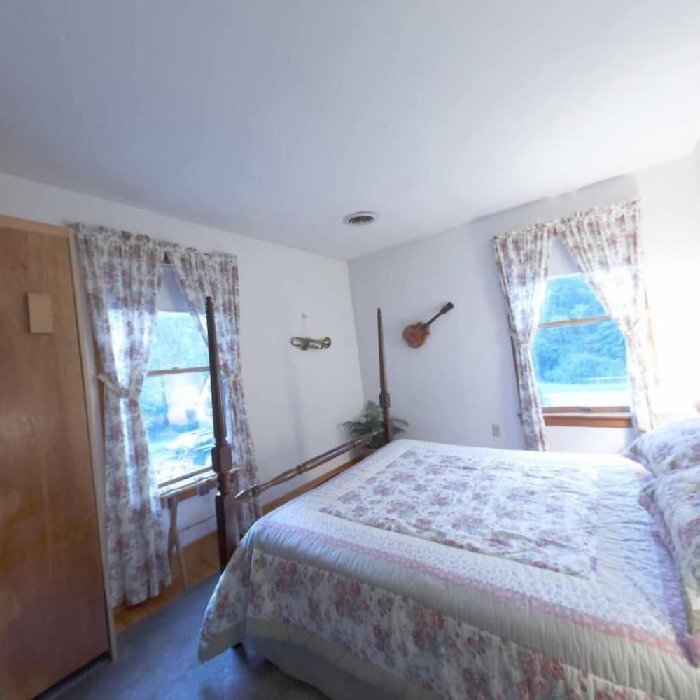 Triple Room, Private Bathroom, Garden View photo 1