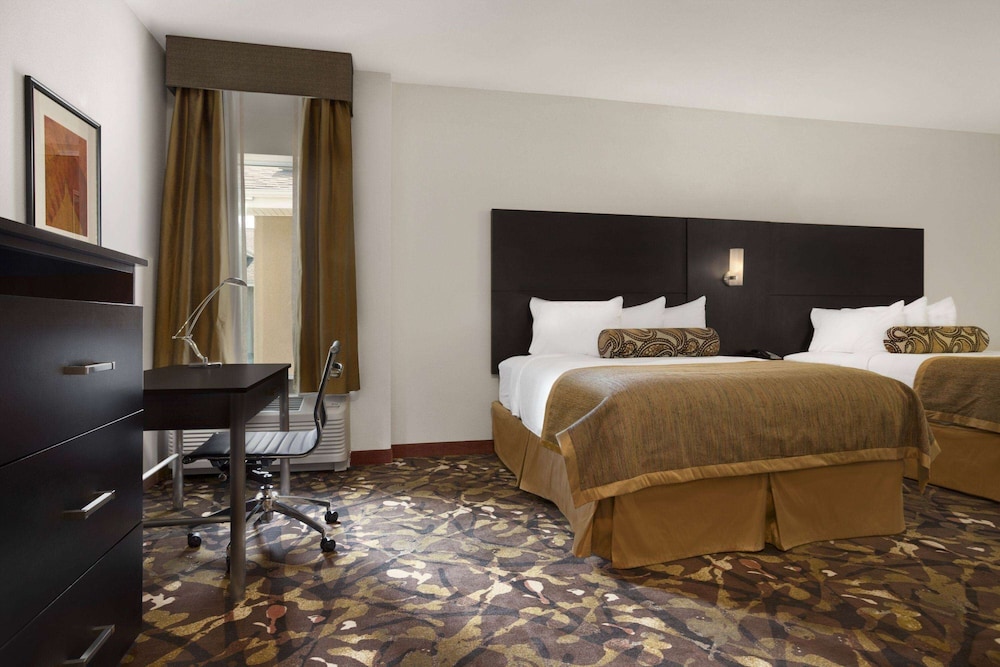Room, 2 Queen Beds, Microwave